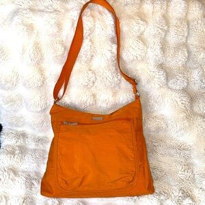 BAGGALLINI ADJUSTABLE STRAP NYLON BAG